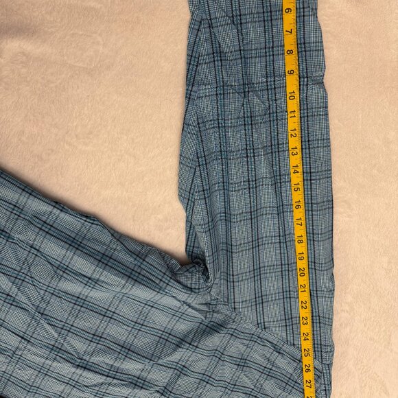 Izod Men's Button Down Shirt - Picture 5 of 5